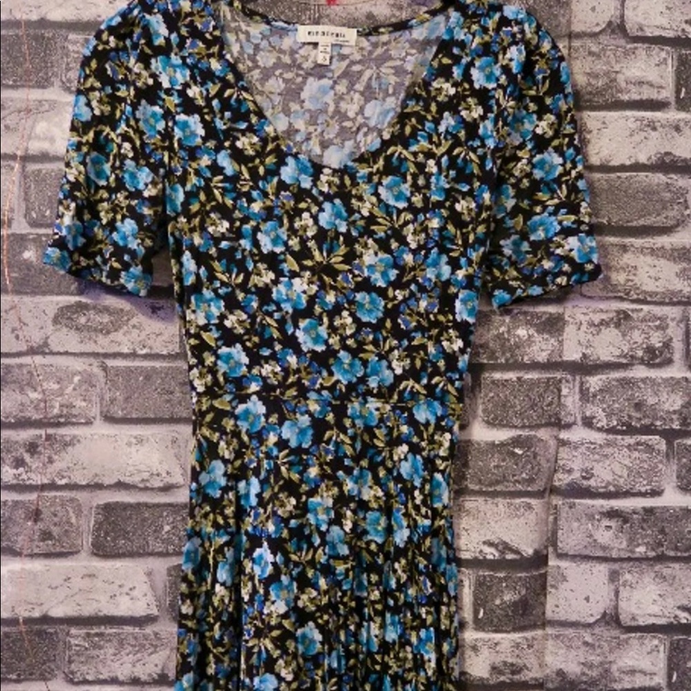 90’s Floral Lace-up Dress